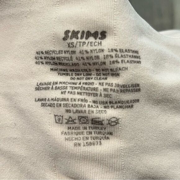 NWOT Skims Seamless Sculpt Strapless Shortie Removable Adjustable Straps Sand XS - Picture 4 of 5